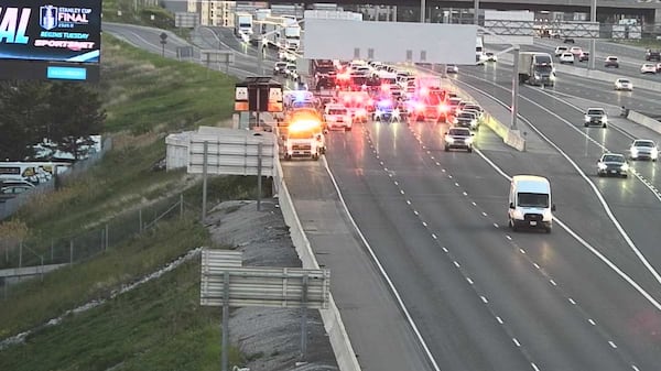Woman dead after crash on Hwy. 401 in Mississauga